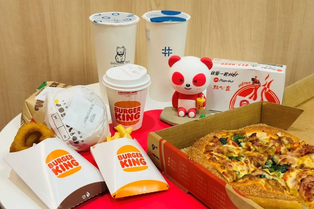 【外送優惠碼】foodpanda、Uber Eats 買一送一 2 月優惠懶人包！星巴克、得正、漢堡王、必勝客、哈根達斯等通通有