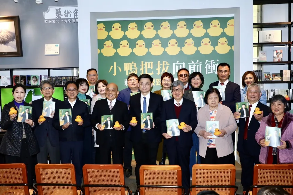 【2026擂戰鼓】高雄市長初選較勁？　邱議瑩突現身賴瑞隆新書發表會