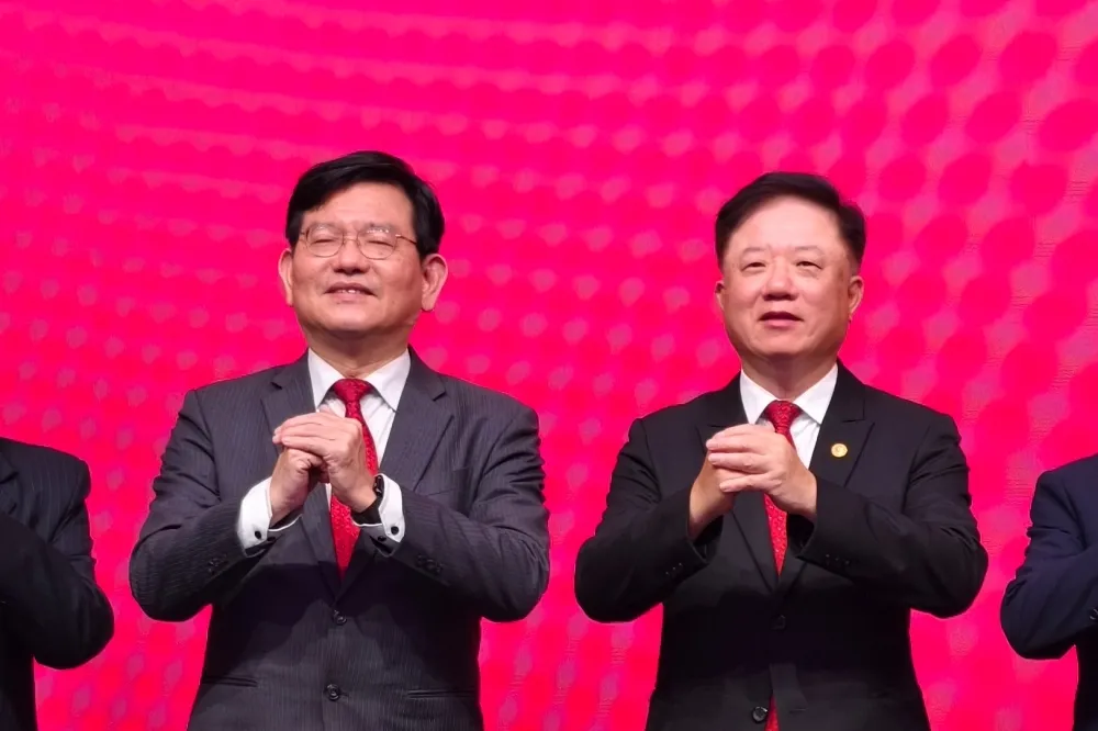 中華電信營收獲利創新高！展望 2025 市值破兆　簡志誠：絕對有信心