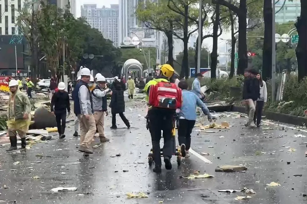 快訊／台中新光三越氣爆釀4死24傷　盧秀燕到場、緊急應變中心2級開設