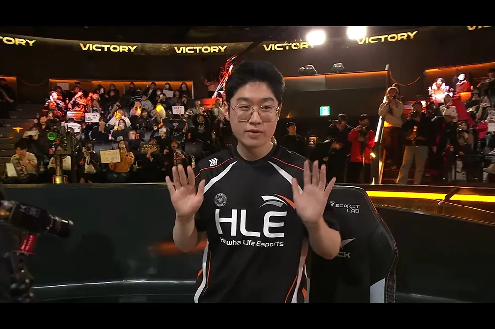 歐哈娜！《英雄聯盟》昨晚 HLE 戰勝 T1 後　Zeus 比出「不慶祝手勢」