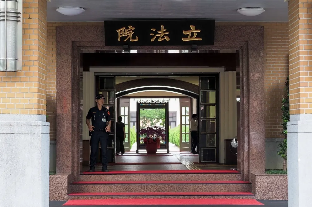 一個沒有中共卻有中共勢力的台灣立法院才是問題要害