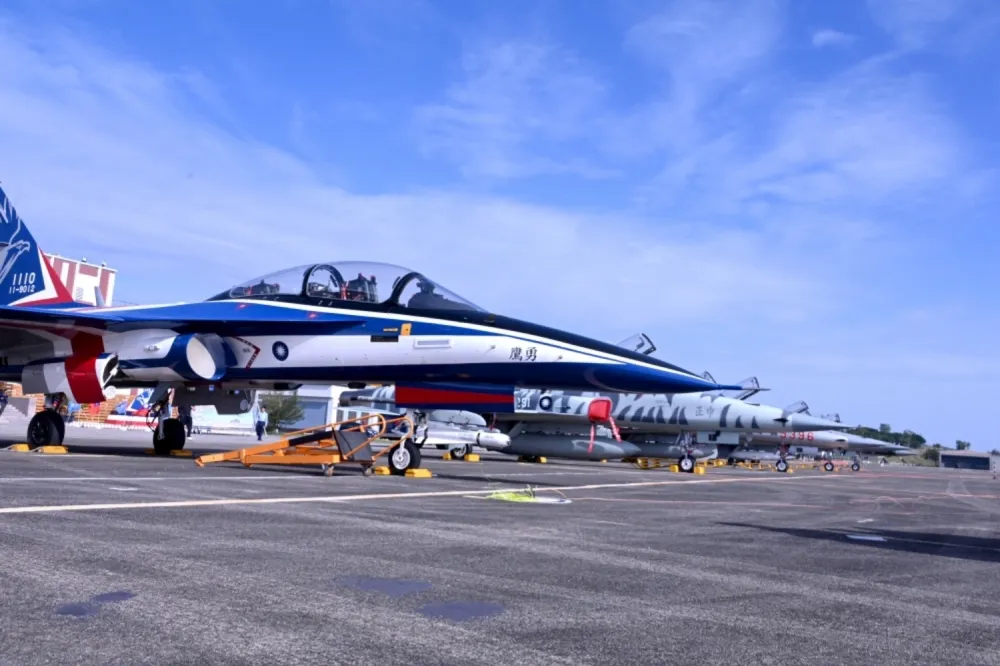 勇鷹高教機首度墜毀！空軍下令全面停飛檢修　獲救飛行員林瑋發聲：謝謝關心