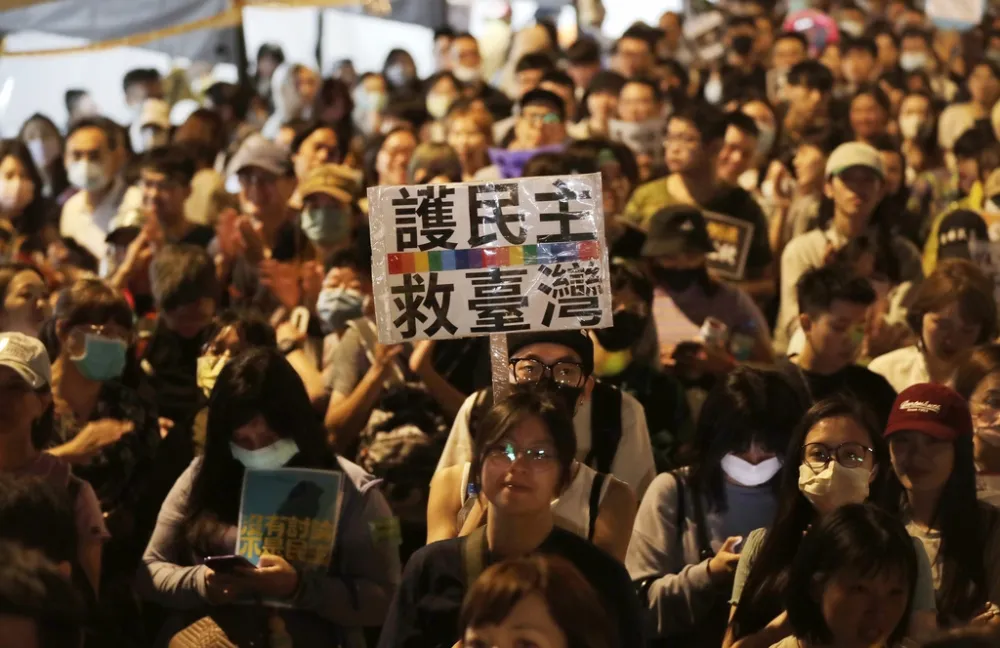 誰是側翼？誰在破壞團結？