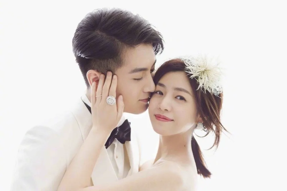 陳妍希、陳曉離婚他昔日「愛的宣言」被酸爆　兩人9年前掀頭紗熱吻場面再登熱搜