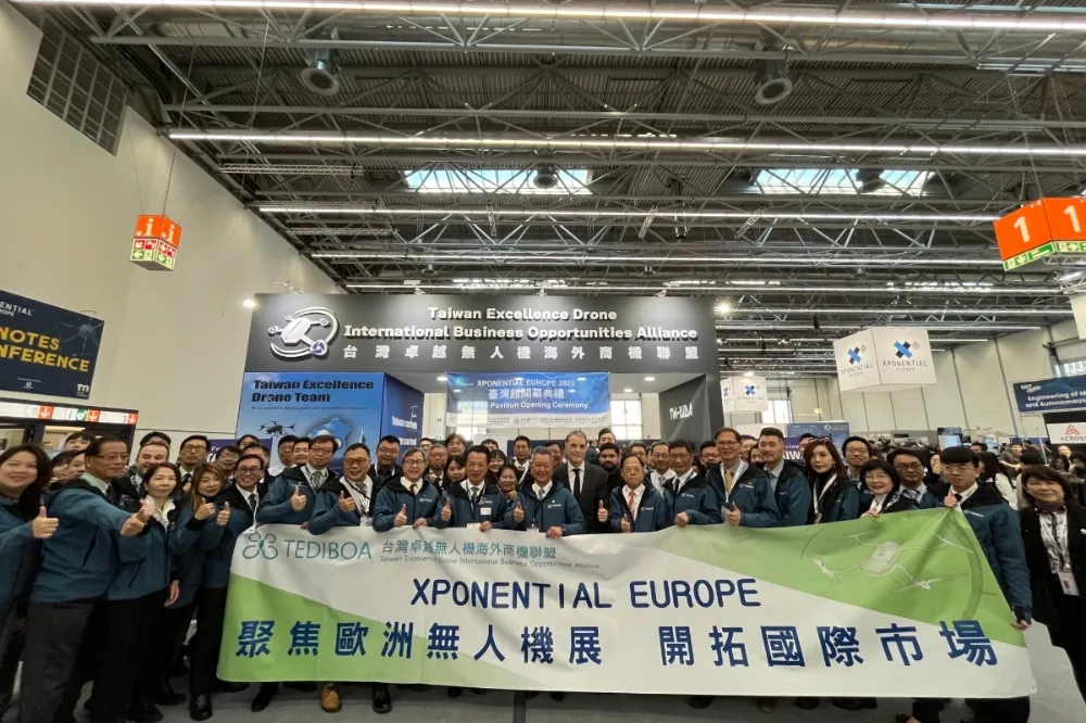 嘉義縣長翁章梁與臺灣卓越無人機海外商機聯盟　赴德參加XPONENTIAL無人載具展