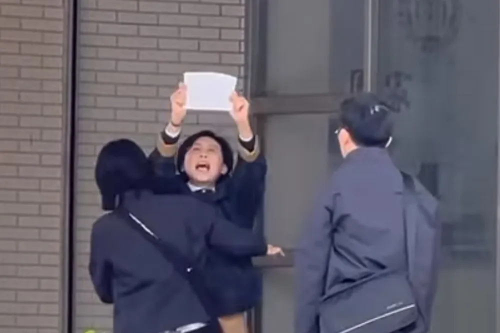 快訊／【有片】綠委林岱樺涉詐助理費遭帶回　激動狂喊：司法干預初選！