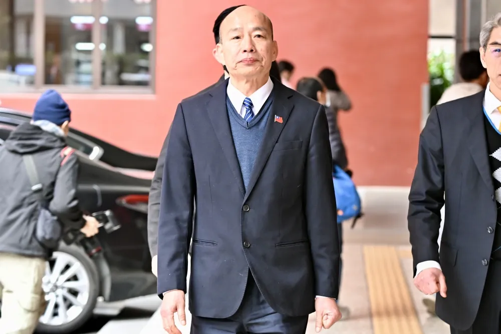 韓國瑜赴柯爸靈堂捻香　喊話法務部：讓柯文哲見父親最後一面