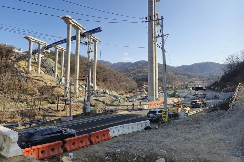 【有片】南韓高速公路坍塌至少8人遭活埋　已釀3死5傷