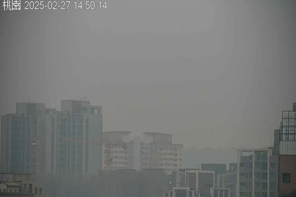 全台空品亮紅燈！5縣市能見度超低影響10班機　228連假後才會好轉