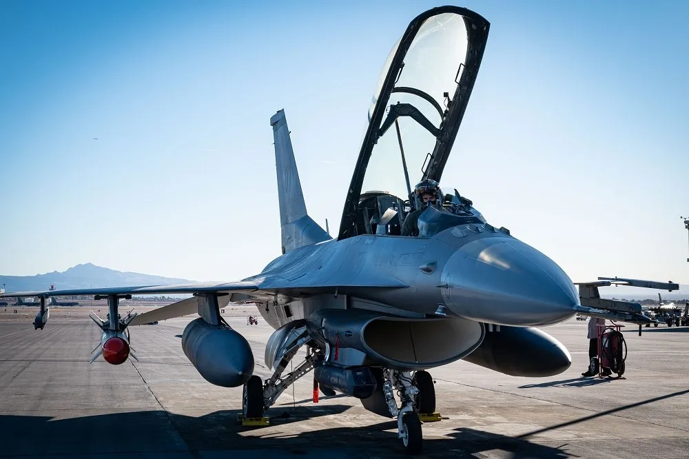 台灣行之有年　美空軍F-16首度掛載「魚叉」飛彈　