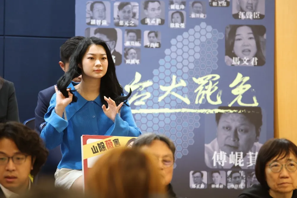 罷免王鴻薇正妹幹部遭肉搜擬提告　喊話國民黨發言人：回頭是岸