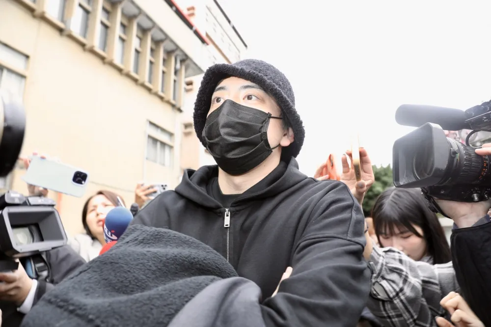 王大陸幫兇「3打手」各5萬交保　檢警追緝四海幫接頭人「小阿俊」