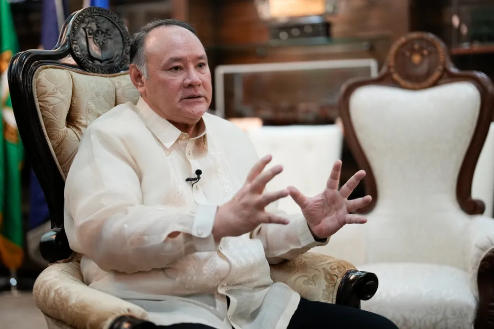 菲防長警告：中國若限制南海飛行自由　將與盟友組「抗中聯盟」反擊