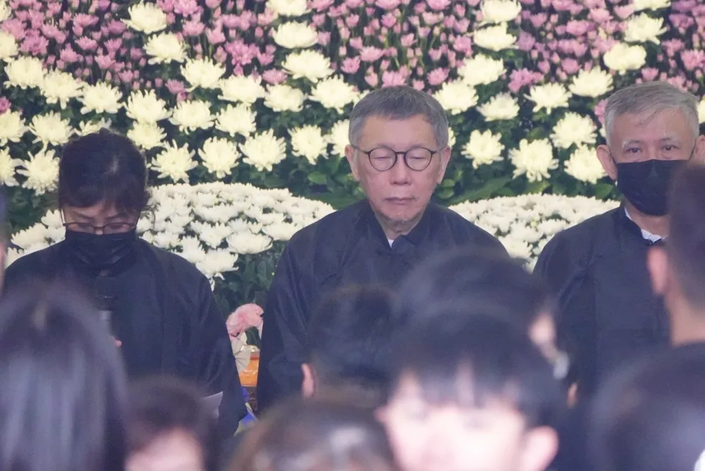 未陪伴父親臨終成「一生遺憾」　柯文哲奔喪落淚：對不起讓你如此擔心