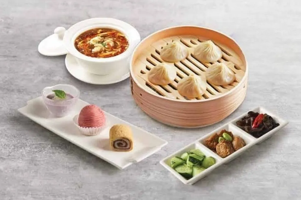 比半價還便宜！樂天皇朝下午茶套餐再度回歸　258 元小籠包、開胃小菜、湯品加三款甜點吃起來