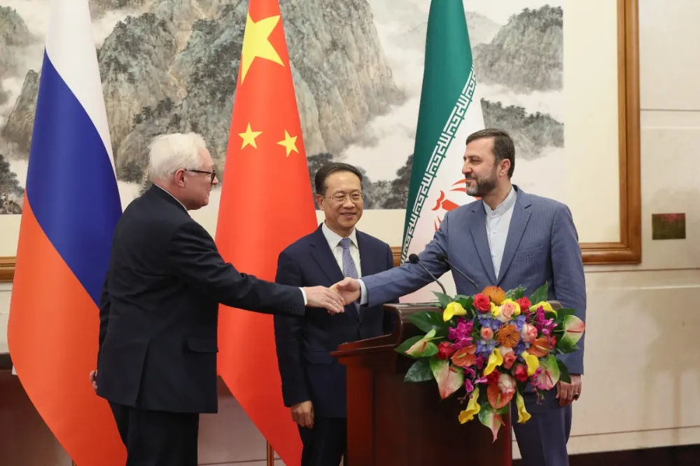 中俄伊三國核會談籲終止單邊制裁　力挺伊朗核計畫和平性