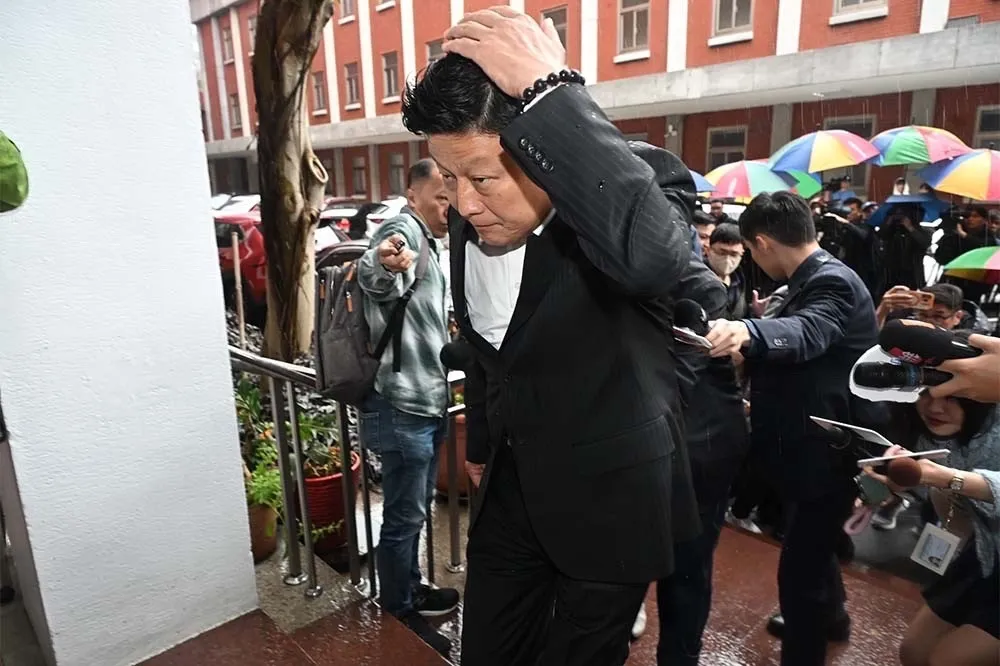 傅崐萁「種花草」管家身分曝光　李慶隆曾任傅家族企業董事