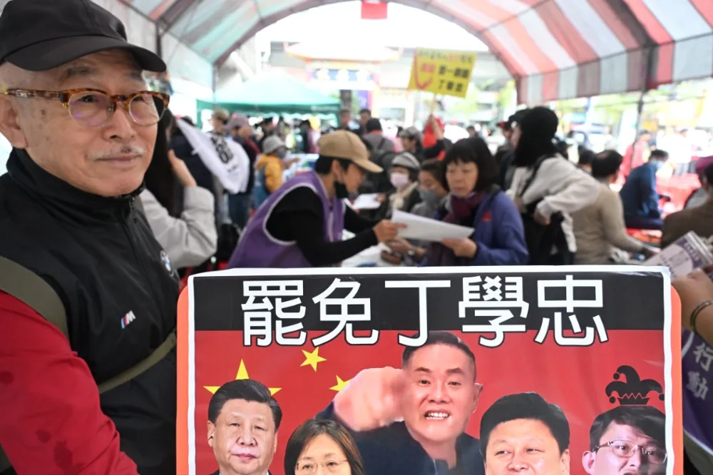 民進黨「人民是頭家」首場政策宣講會　罷團場外擺攤連署人氣飆高