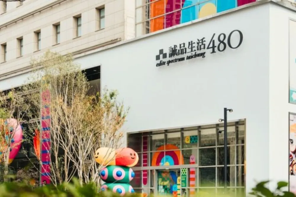 女童逛台中誠品誤被當賊遭5警帶回　警局長出面道歉喊不捨：將調查懲處