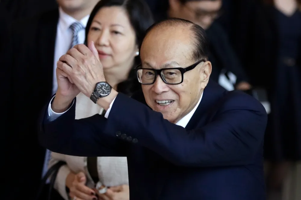 香港前現任特首都發話了　彭博：中國正調查李嘉誠的巴拿馬港口交易