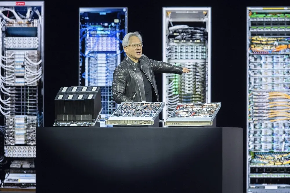 黃仁勳稱輝達佔據AI轉型有利賽道　次世代「Blackwell Ultra GPU」晶片亮相