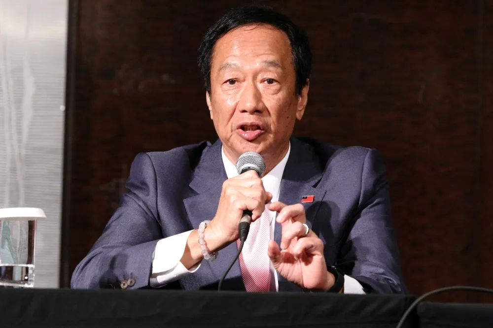 郭台銘信義區豪宅遭蛋洗　南投茶農不滿他收購茶葉卻暫停付款