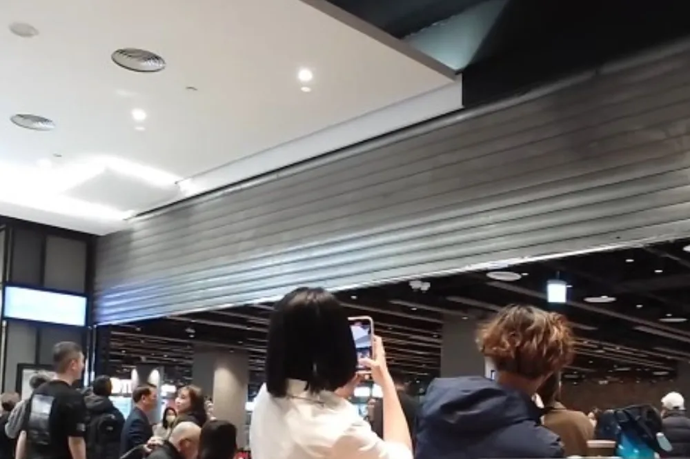 南港LaLaport開幕日狀況多！火災警報頻響　美食街鐵捲門突降下