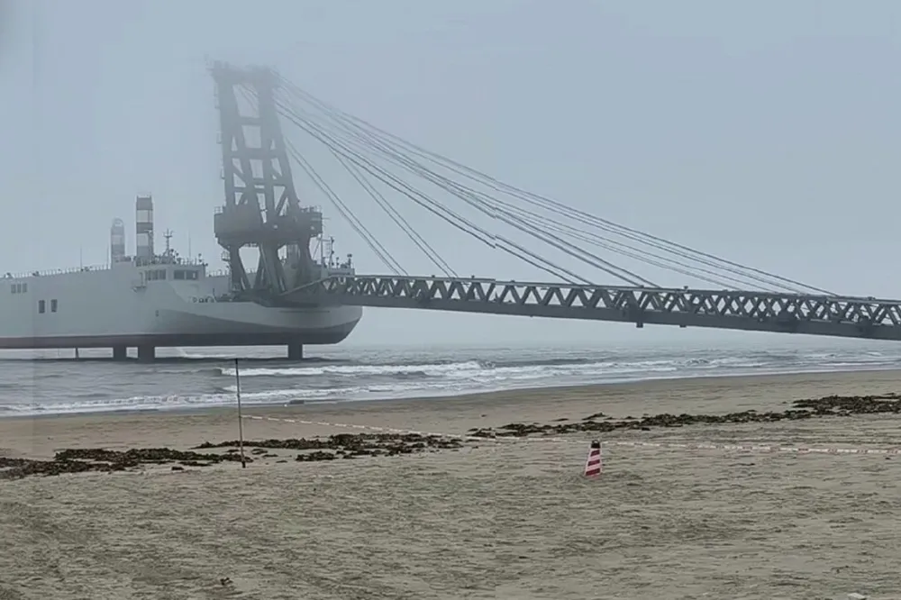 【有片】中國網傳兩棲登陸艦照片引爭議　法學者：欲秀拳頭但設計脆弱