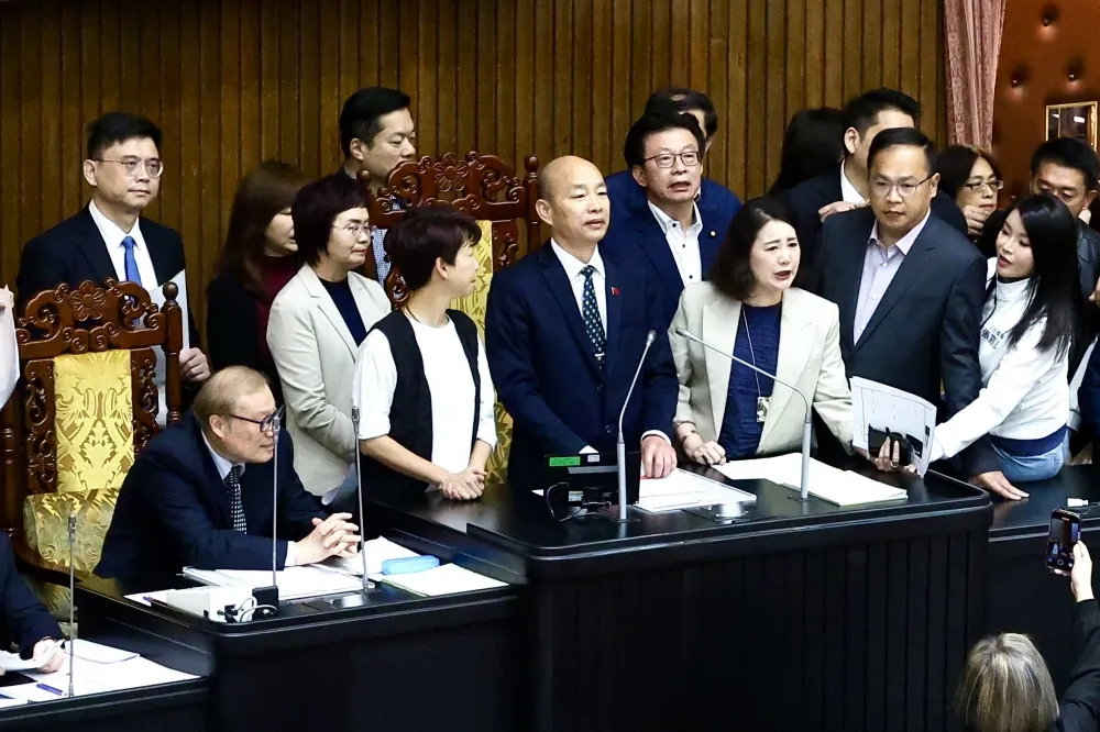 游智彬鬧場害韓國瑜遭「圍攻」　立法院開鍘：禁止採訪並註銷記者證