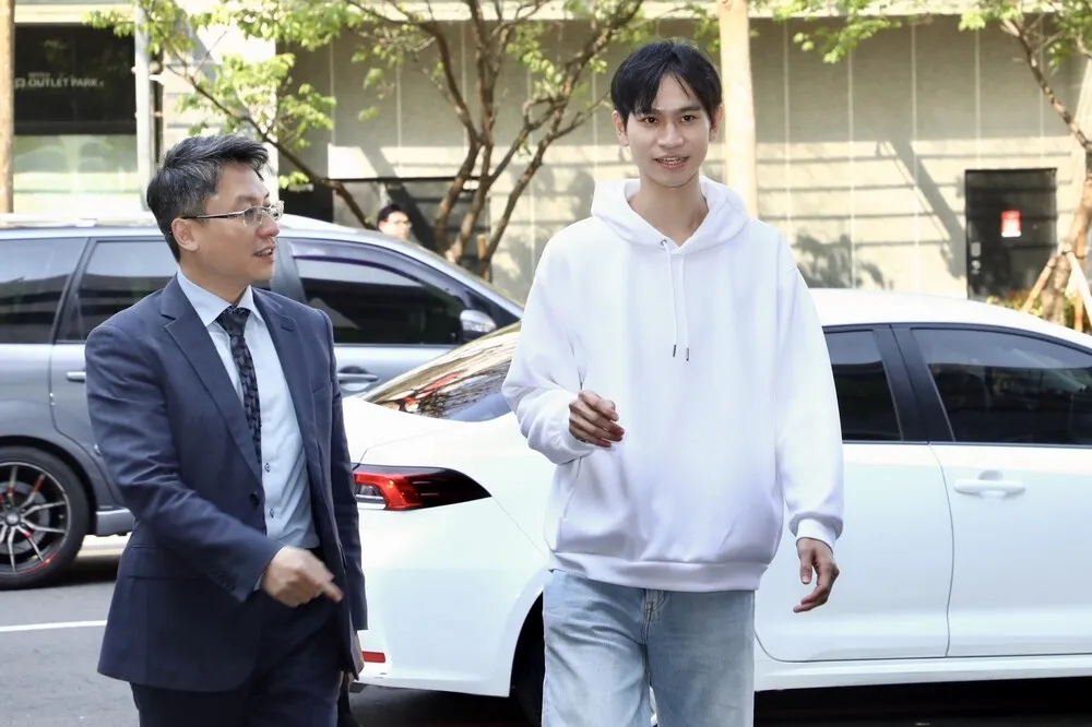 【有片】Andy遭家寧媽提告首度現身　在警局結束筆錄後說話了