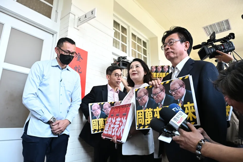 民進黨團不滿藍白突襲公投案　衝韓國瑜辦公室撲空怒批：院長又神隱