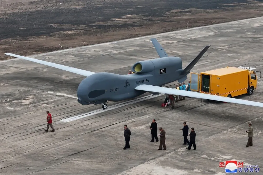 【有片】金正恩視察AI自殺無人機實測　首架北韓製空中預警機亮相