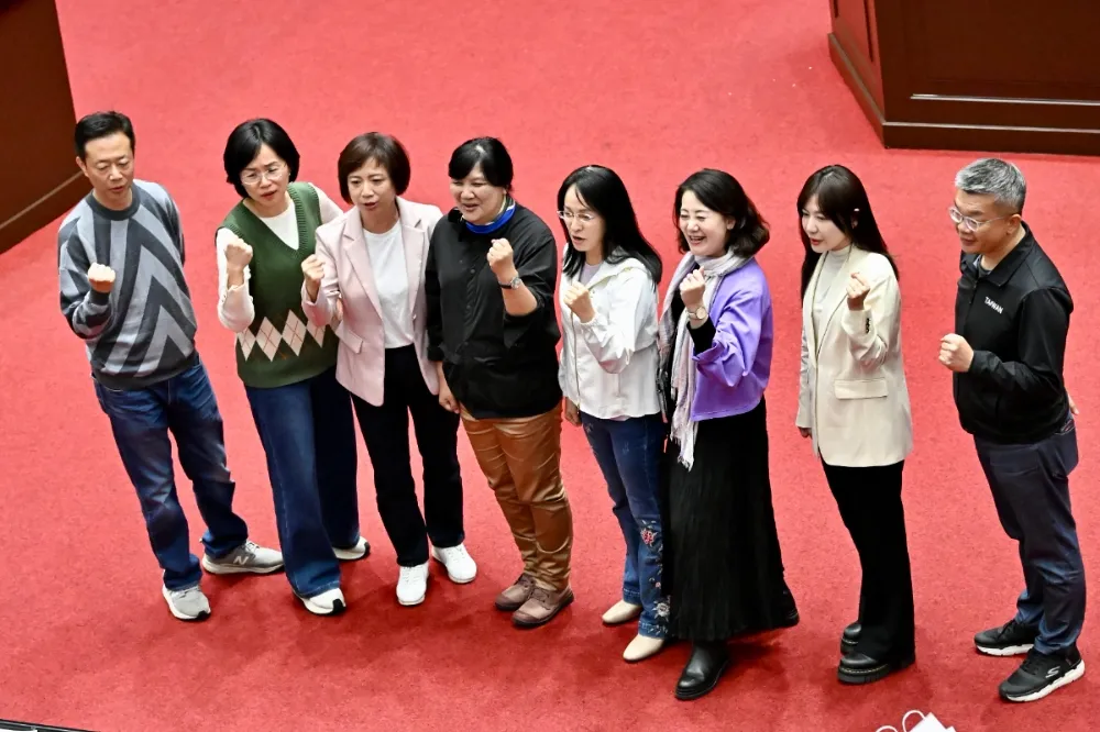 藍營提罷免案終於破蛋　8綠委「雙吳」等人進二階連署