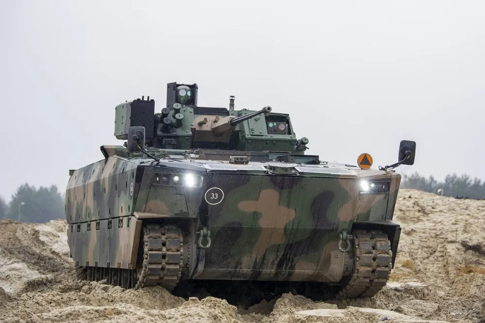 【有片】強化裝甲機動戰力　波蘭採購111輛「獾式」步兵戰鬥車