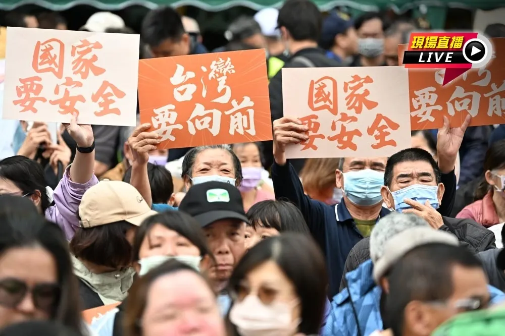 直播／民進黨「人民是頭家」細雨中登場　林右昌痛批：國民黨擴權、濫權