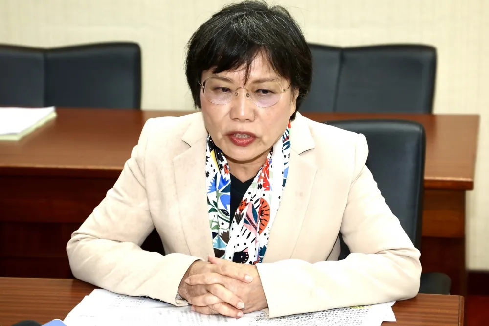 中配「小微」及「恩綺」限期今離台　劉世芳：1人已訂機票、另1人恐有變數