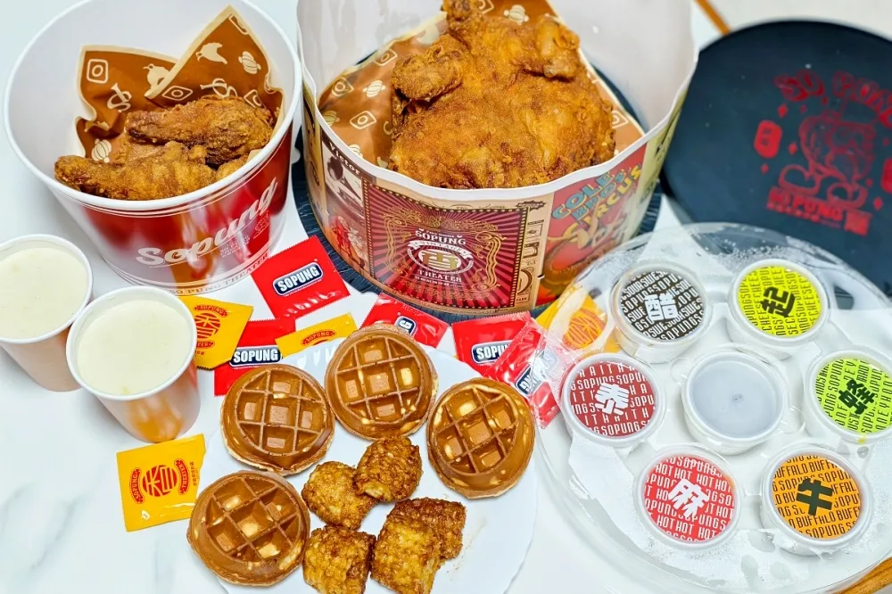 【完整菜單】豪香劇場炸雞「炸雞蛋糕盒」搭 7 種醬料超浮誇登場！限時免費吃宇宙雞翅、花旦豆腐