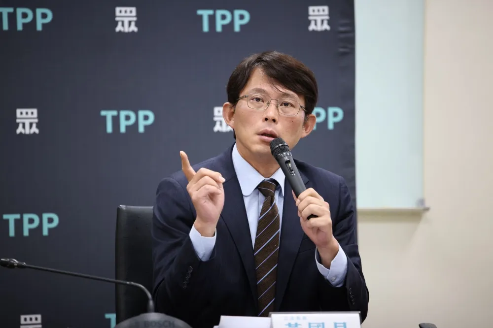鍾文智發監前落跑　黃國昌再批高院說謊、稱綠委幫護航除罪