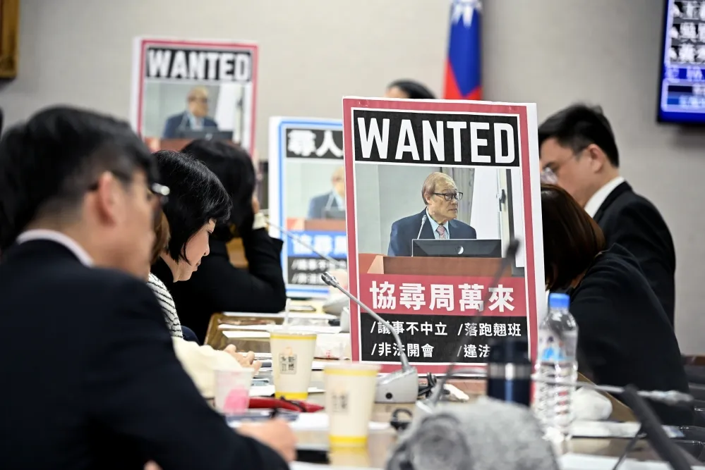 【有片】突變更議程！民進黨團「協尋周萬來」暗酸　韓國瑜一招解圍