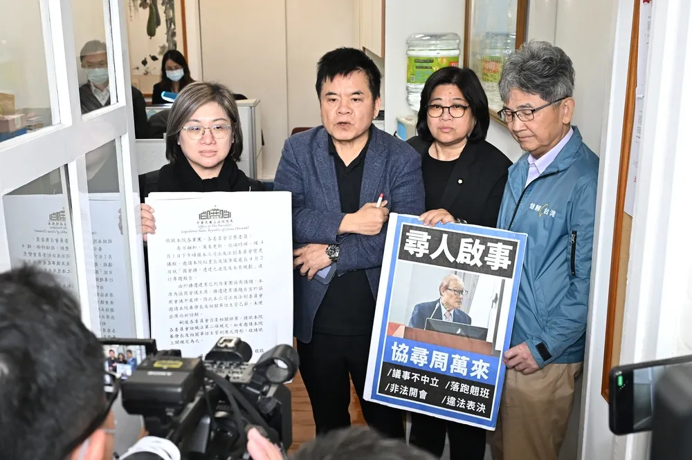 【有片】民進黨團怒撕「韓國瑜幫請假」聲明　提將周萬來送懲戒