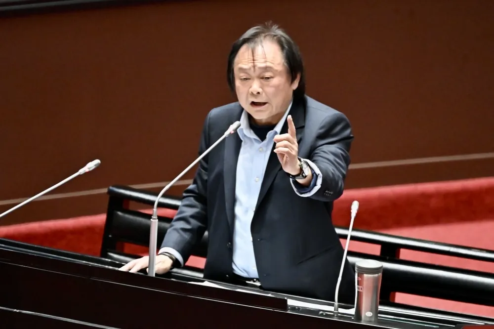 裕隆發聲明駁「扶不起的阿斗」　王世堅再嗆「罷黜百業、獨尊裕隆」：閃一邊去