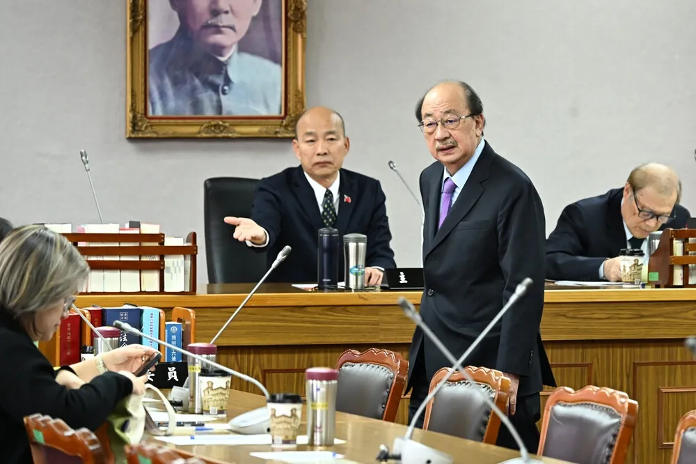 柯建銘協商又霸麥！韓國瑜無奈制止反被嗆　宣布卓揆11日進行關稅專報