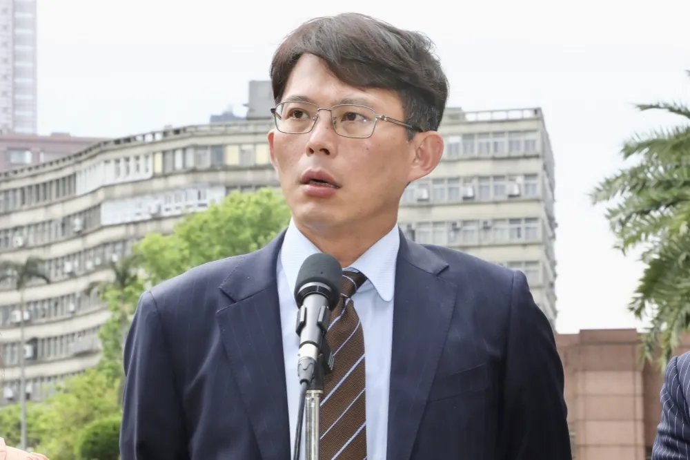 中配遭追繳戶籍證明挨批「找麻煩」　移民署坦承思慮不周、做法有問題