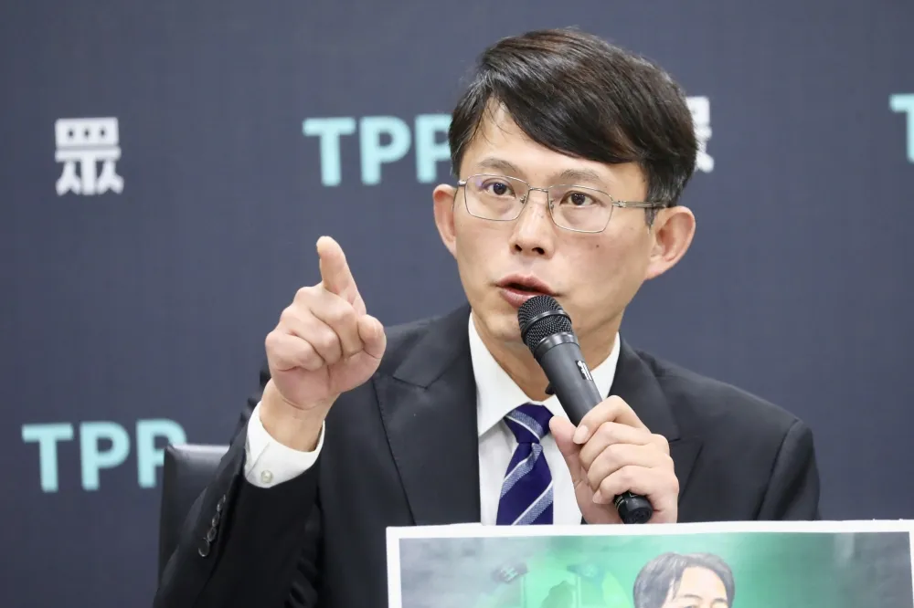 柯建銘提案把「62名藍白委」全送紀律委員會　黃國昌嘆：不願用毒瘤形容