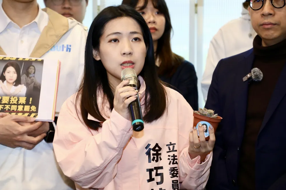 徐巧芯誤指外交部專員是共諜　家屬提告怒嗆：好大的官威