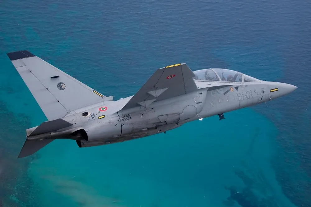 【有片】美海軍T-45教練機即將屆齡退役　義、美軍工業合推M-346N競逐