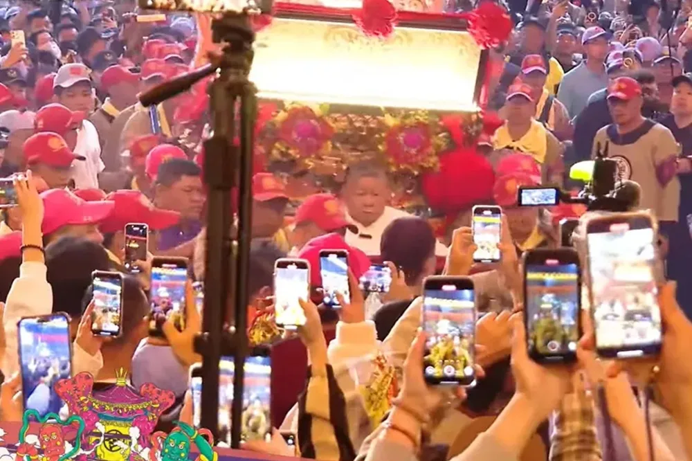 大甲媽祖回鑾引發2起衝突　凌晨1點入廟安座80萬人朝聖