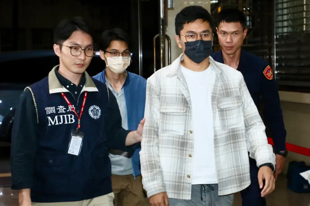 李孝亮涉幽靈連署造假　晚間列被告移送北檢