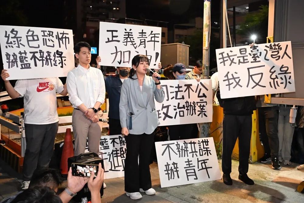 國民黨新北罷團2領銜人遭移送　支持者聚集新北檢怒吼：賴清德下台